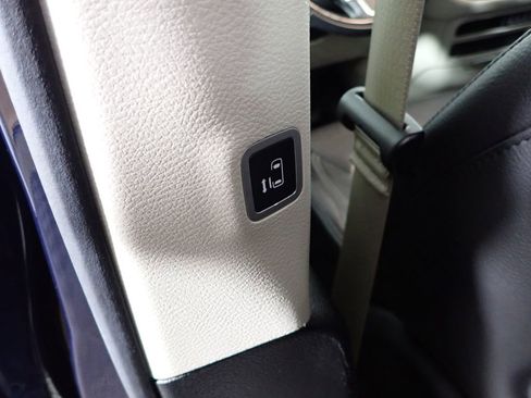 Used 2022 Chrysler Pacifica Touring-L w/ Uconnect Theater Family Group image 37