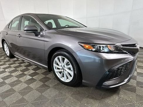 Used 2024 Toyota Camry SE FWD image 2