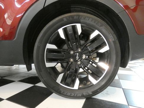 Used 2023 Kia Telluride AWD image 7