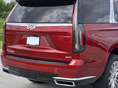 Certified 2023 Cadillac Escalade Premium Luxury RWD image 11