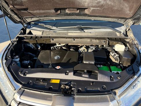 Used 2019 Toyota Highlander XLE image 25