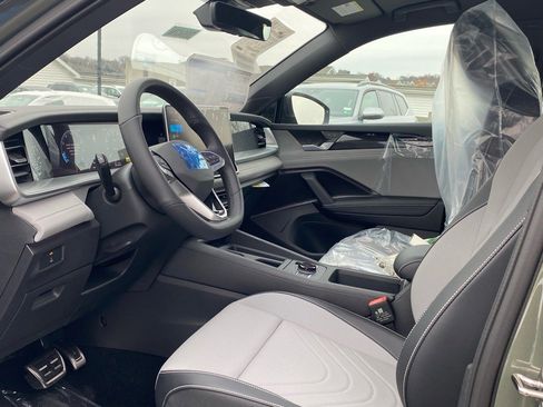 New 2026 Volkswagen Tiguan SE R-Line image 8