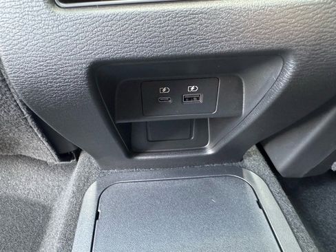 New 2025 Mitsubishi Outlander SE image 19