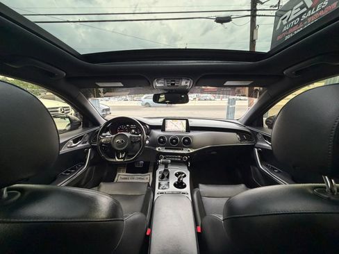 Used 2018 Kia Stinger GT1 RWD image 30