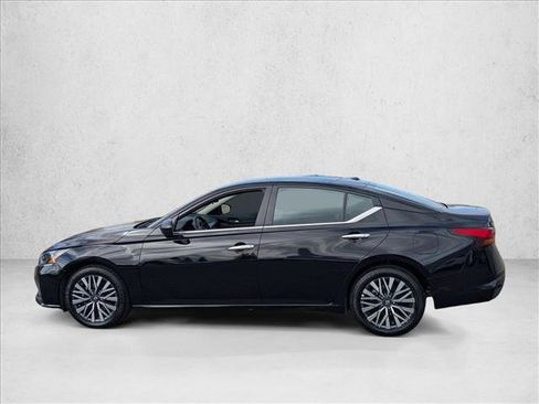 Used 2025 Nissan Altima 2.5 SV image 9