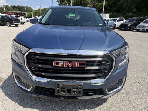 Used 2024 GMC Terrain SLE FWD image 2