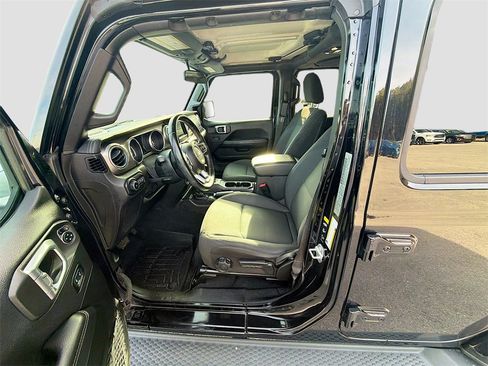 Used 2020 Jeep Wrangler Unlimited Sahara image 22