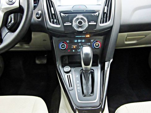 Used 2016 Ford Focus Electric Hatchback FWD image 23