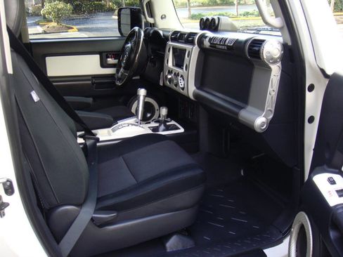 Used 2011 Toyota FJ Cruiser 4WD image 20