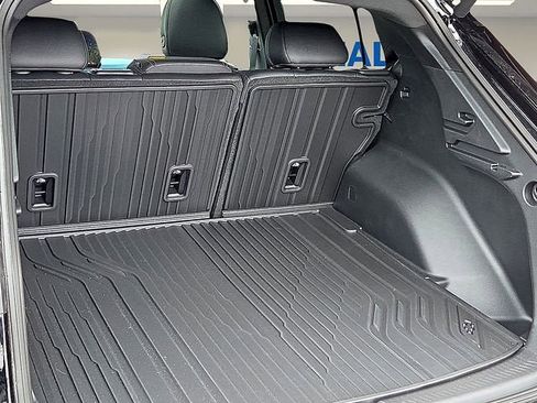 New 2025 Chevrolet Equinox EV LT w/ Convenience Package II FWD image 11