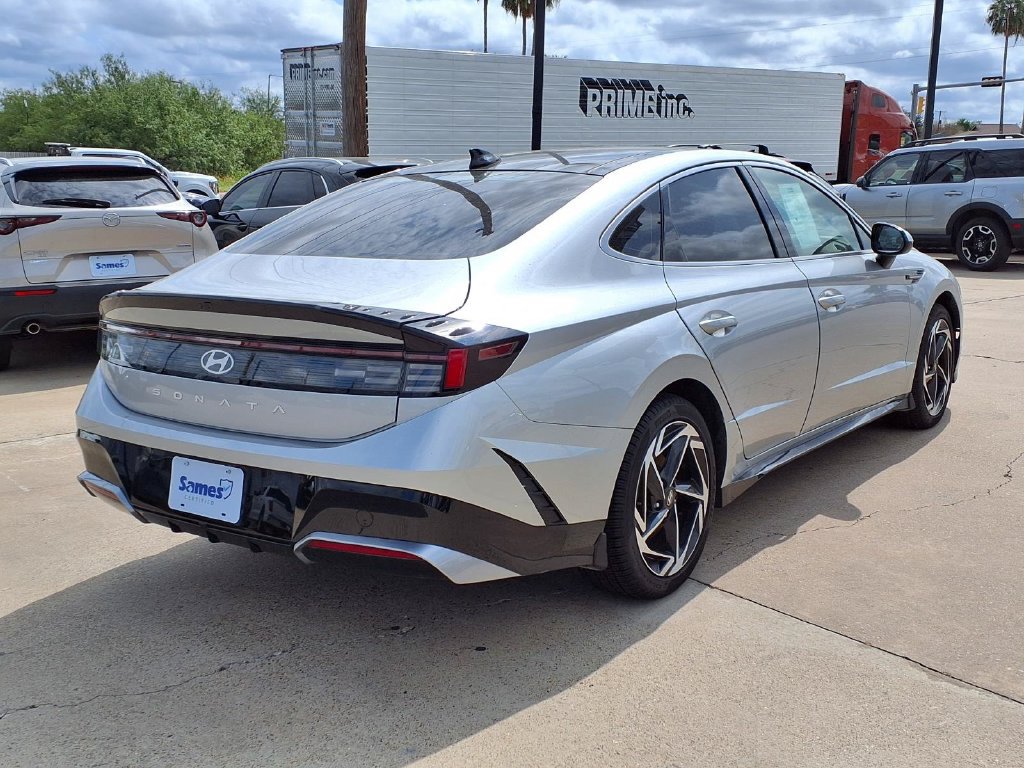 Used 2025 Hyundai Sonata SEL FWD image 8