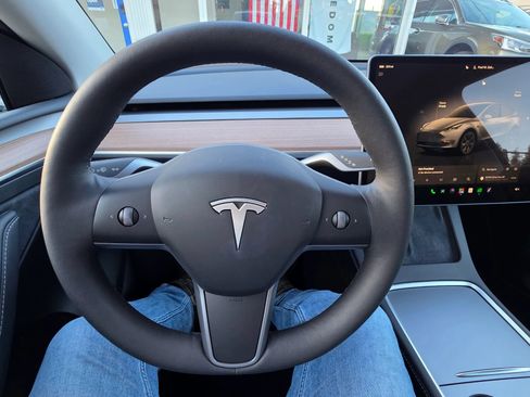 Used 2024 Tesla Model Y Long Range AWD/4WD image 15