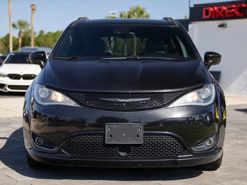 Used 2019 Chrysler Pacifica Touring-L w/ Advanced Safetytec Group FWD image 4