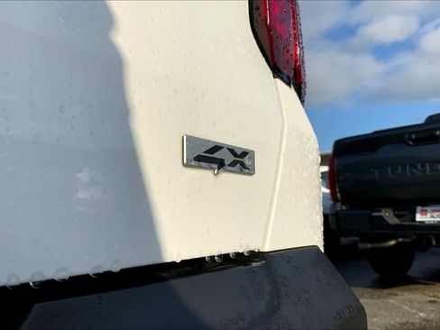 Used 2023 Kia Sorento LX AWD/4WD image 10
