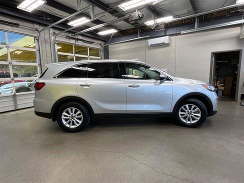 Used 2019 Kia Sorento L image 6