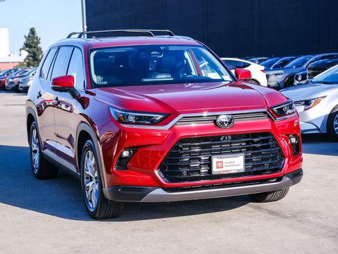 Certified 2024 Toyota Grand Highlander FWD image 3