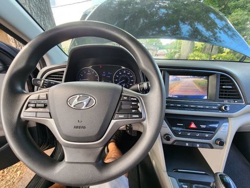 Used 2017 Hyundai Elantra SE image 12