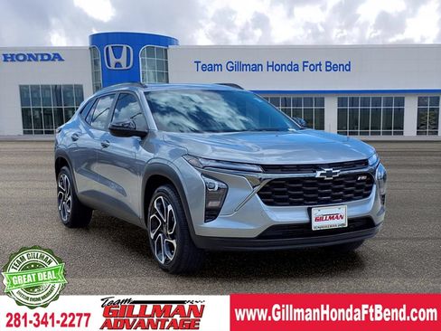 Used 2025 Chevrolet Trax RS w/ Sunroof Package FWD image 1
