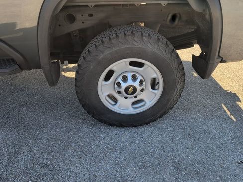 Used 2020 Chevrolet Silverado 2500 Custom w/ Custom Value Package image 12