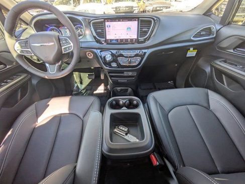 New 2026 Chrysler Voyager LX FWD image 13