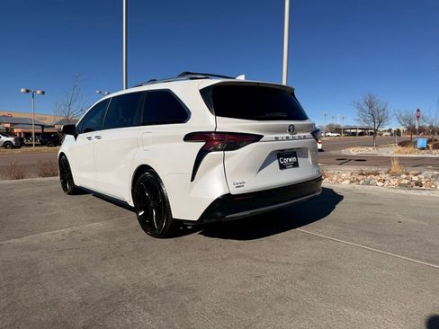Used 2022 Toyota Sienna Platinum image 6
