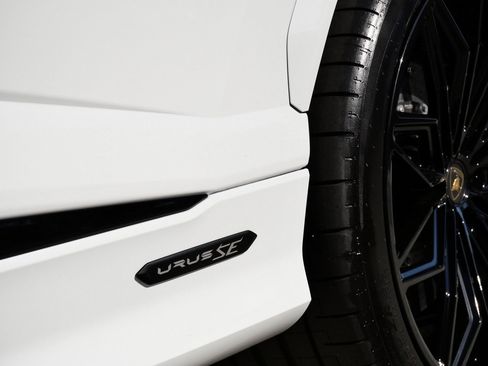 Used 2025 Lamborghini Urus SE image 10