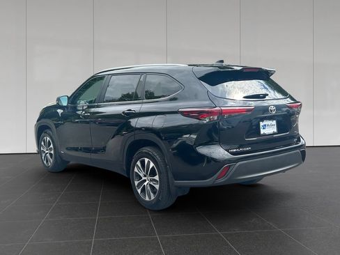 Used 2026 Toyota Highlander XLE AWD/4WD image 3