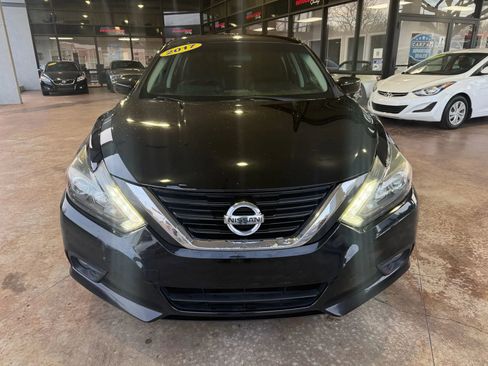 Used 2017 Nissan Altima 2.5 SR w/ Midnight Edition Package image 2