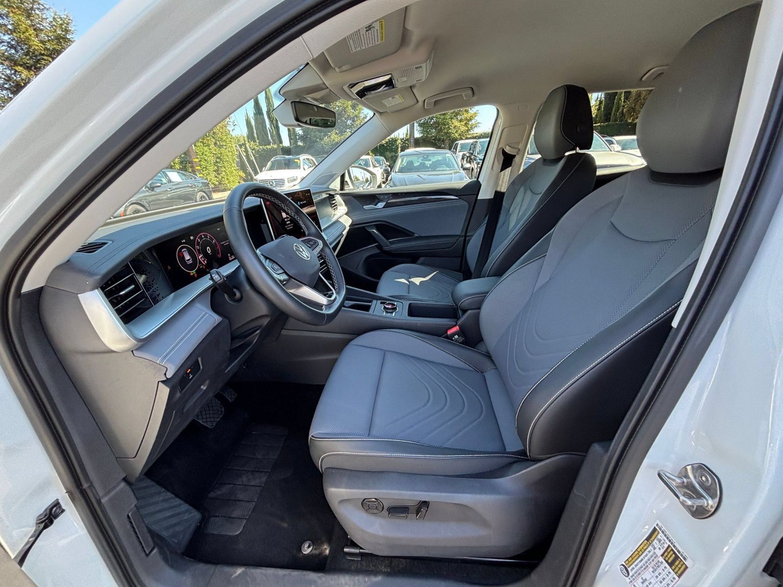 Used 2026 Volkswagen Tiguan SE AWD/4WD image 28