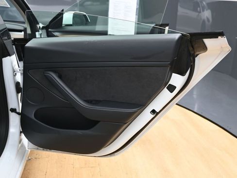 Used 2023 Tesla Model 3 Standard Range image 43