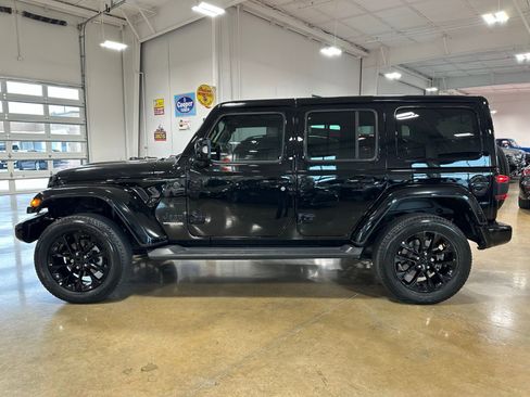 Used 2022 Jeep Wrangler Unlimited Sahara image 5