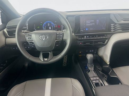 Used 2025 Toyota Camry SE image 22