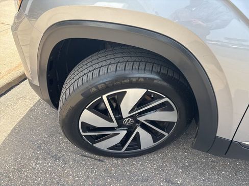 Used 2025 Volkswagen Atlas SE image 3