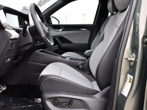 New 2026 Volkswagen Tiguan SE R-Line FWD image 13