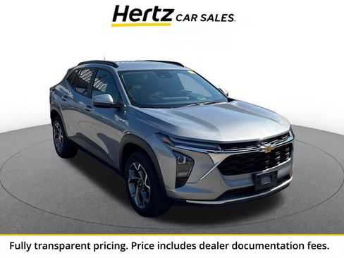 Used 2025 Chevrolet Trax LT FWD image 1