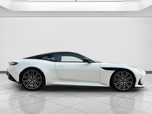 Used 2024 Aston Martin DB12 Coupe image 9