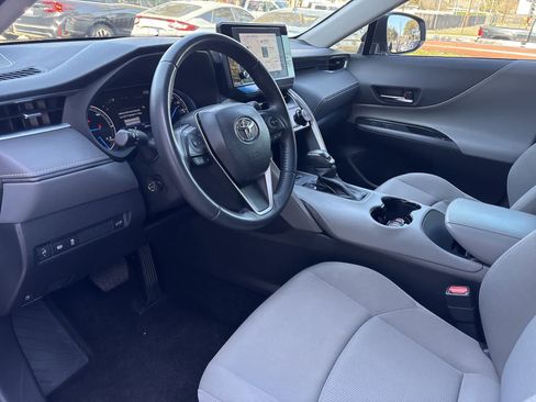 Used 2023 Toyota Venza LE image 10