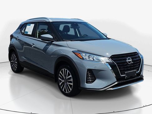 Used 2023 Nissan Kicks SV FWD image 2