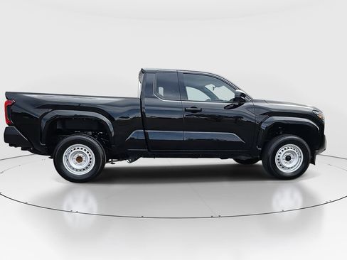 Certified 2025 Toyota Tacoma SR w/ SR Upgrade Package AWD/4WD image 4