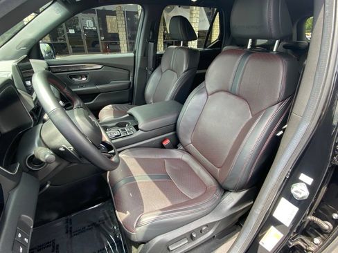 Used 2025 Honda Pilot Black Edition image 22