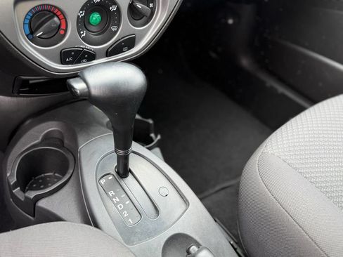 Used 2006 Ford Focus ZX5 Hatchback FWD image 18