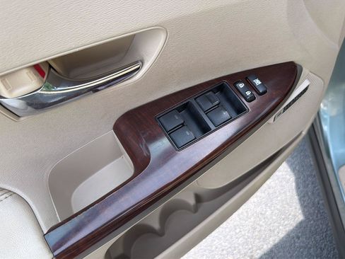Used 2012 Toyota Venza Limited FWD image 32