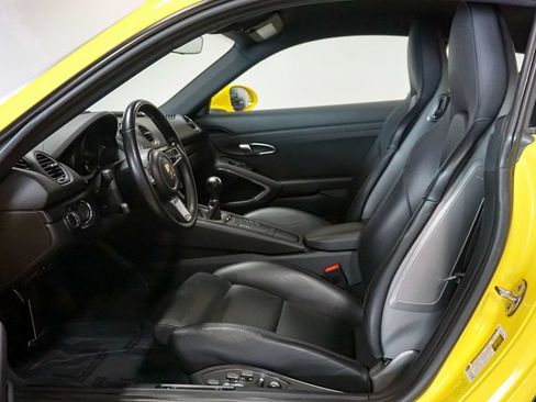 Used 2019 Porsche 718 Cayman RWD image 8