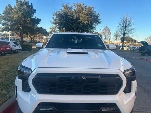 Used 2024 Toyota Tacoma TRD Sport image 3