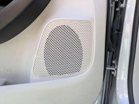 Used 2024 Chrysler Pacifica Limited FWD image 15