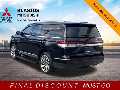 Used 2022 Lincoln Navigator Reserve image 6