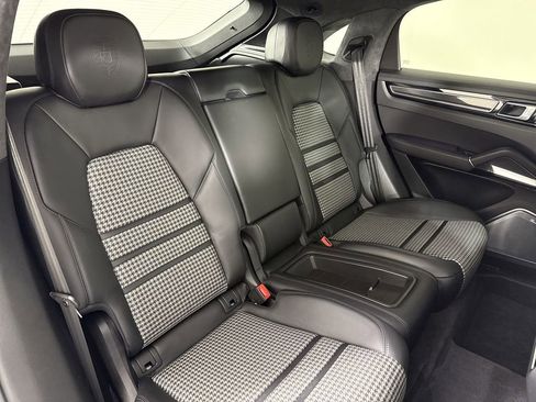 Certified 2023 Porsche Cayenne Turbo AWD/4WD image 23