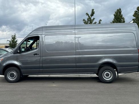 Used 2024 Mercedes-Benz Sprinter 3500 image 2