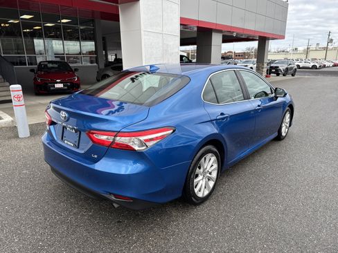 Used 2019 Toyota Camry LE image 4