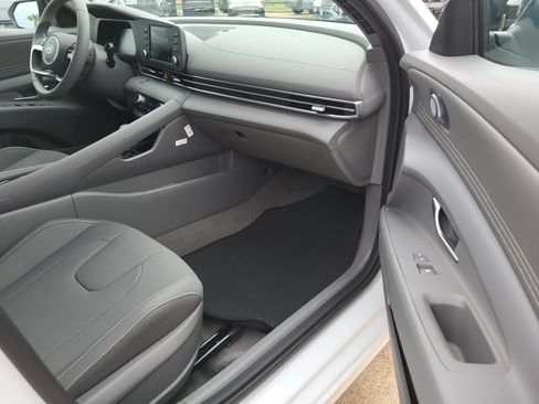 New 2026 Hyundai Elantra SEL Sport Premium FWD image 7